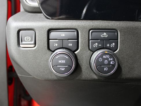 Used 2024 Chevrolet Silverado 2500 LT AWD/4WD image 8