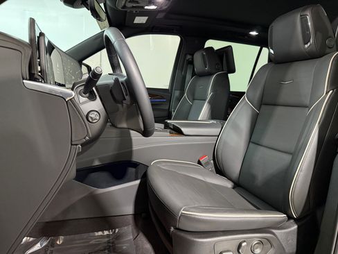 Certified 2023 Cadillac Escalade Premium Luxury w/ Performance Package AWD/4WD image 5