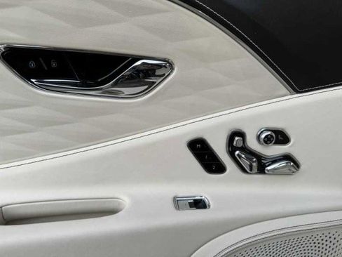 Used 2022 Bentley Flying Spur W12 image 50