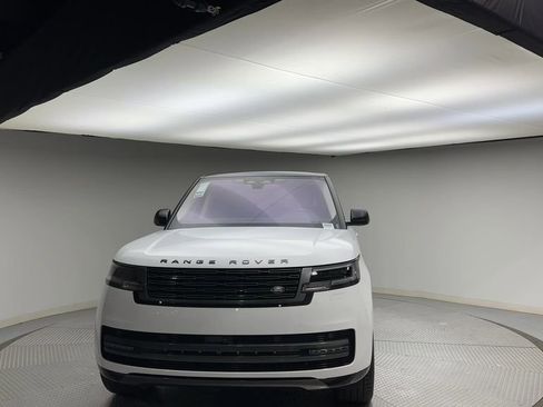 Used 2023 Land Rover Range Rover SE image 3