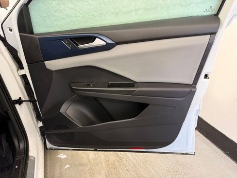 Used 2022 Volkswagen Taos SE image 27