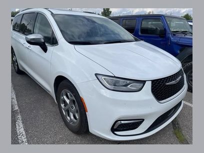 Certified 2023 Chrysler Pacifica Limited