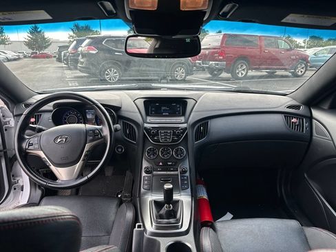 Used 2016 Hyundai Genesis Coupe 3.8 RWD image 18