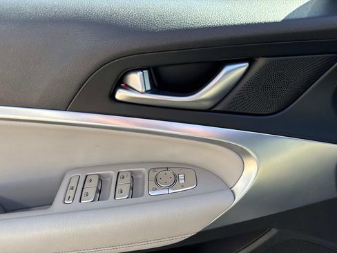 Used 2023 Genesis G70 2.0T image 21