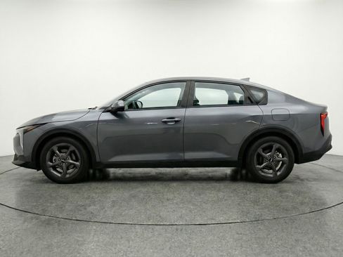 Used 2025 Kia K4 LXS image 5