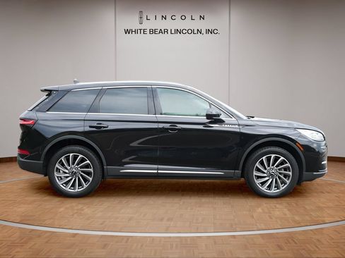 Used 2024 Lincoln Corsair Reserve FWD image 4