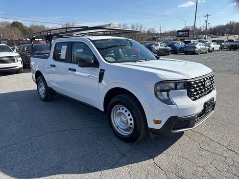 Used 2025 Ford Maverick XLT w/ Equipment Group 302A image 7