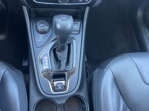 Used 2019 Jeep Cherokee Limited image 14