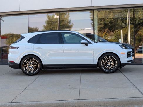 Certified 2026 Porsche Cayenne AWD/4WD image 8