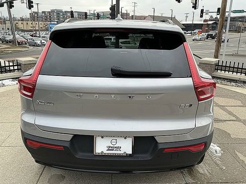 Certified 2025 Volvo XC40 B5 Plus image 9