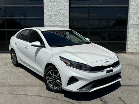 Used 2023 Kia Forte LXS FWD image 2