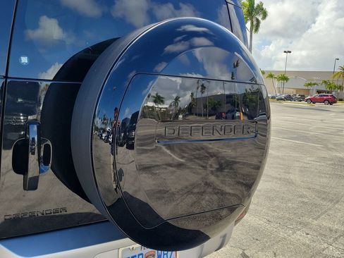 Used 2025 Land Rover Defender 130 S image 5