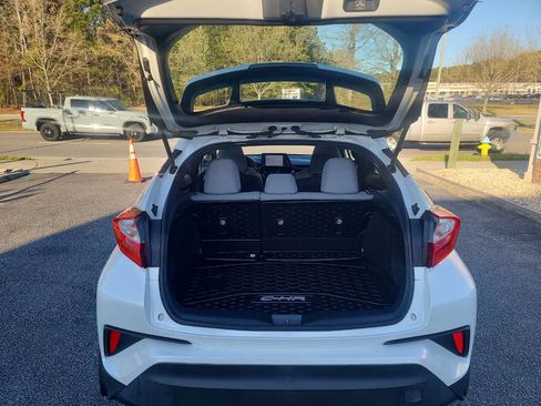 Used 2019 Toyota C-HR XLE image 27
