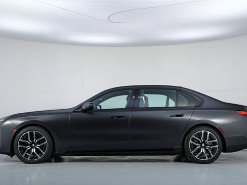 Used 2023 BMW i7 xDrive60 image 9