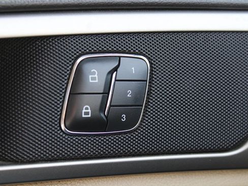 Used 2014 Ford Fusion SE w/ Equipment Group 202A image 25