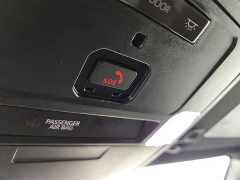 Used 2024 Toyota Tacoma TRD Off-Road image 29