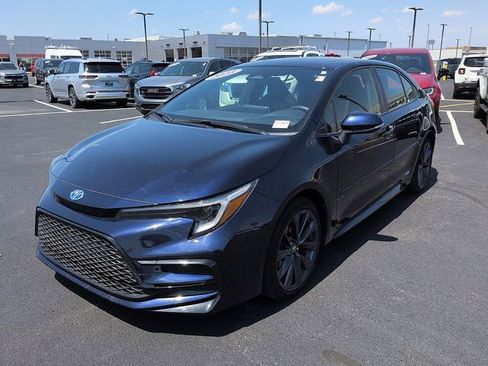 Used 2023 Toyota Corolla SE w/ SE Package AWD/4WD image 3