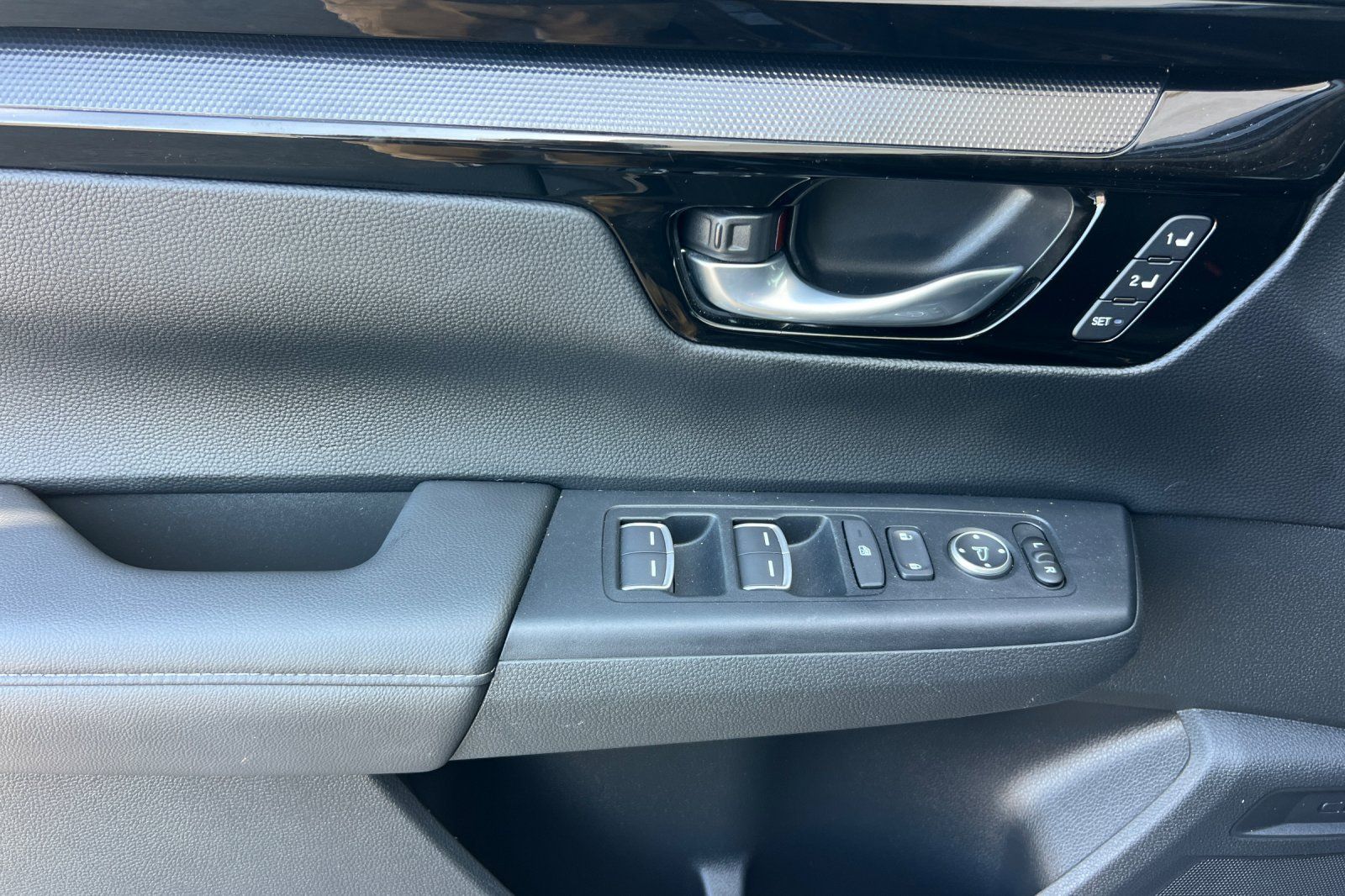Used 2024 Honda CR-V EX-L image 11