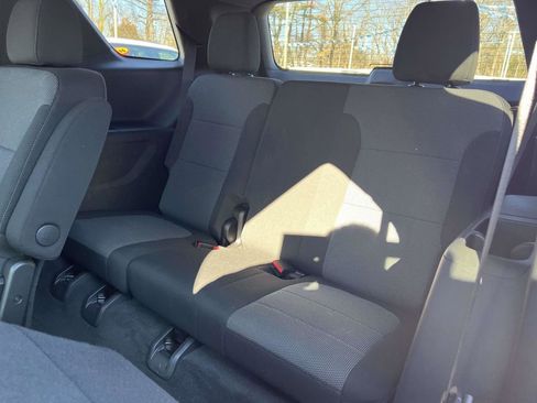 Used 2023 Chevrolet Traverse LT image 16