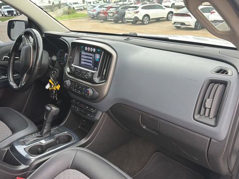 Used 2017 Chevrolet Colorado Z71 AWD/4WD image 16