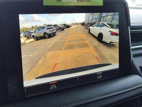 Used 2023 GMC Yukon XL AT4 image 33