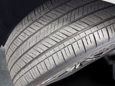 Used 2024 Kia Carnival EX FWD image 36