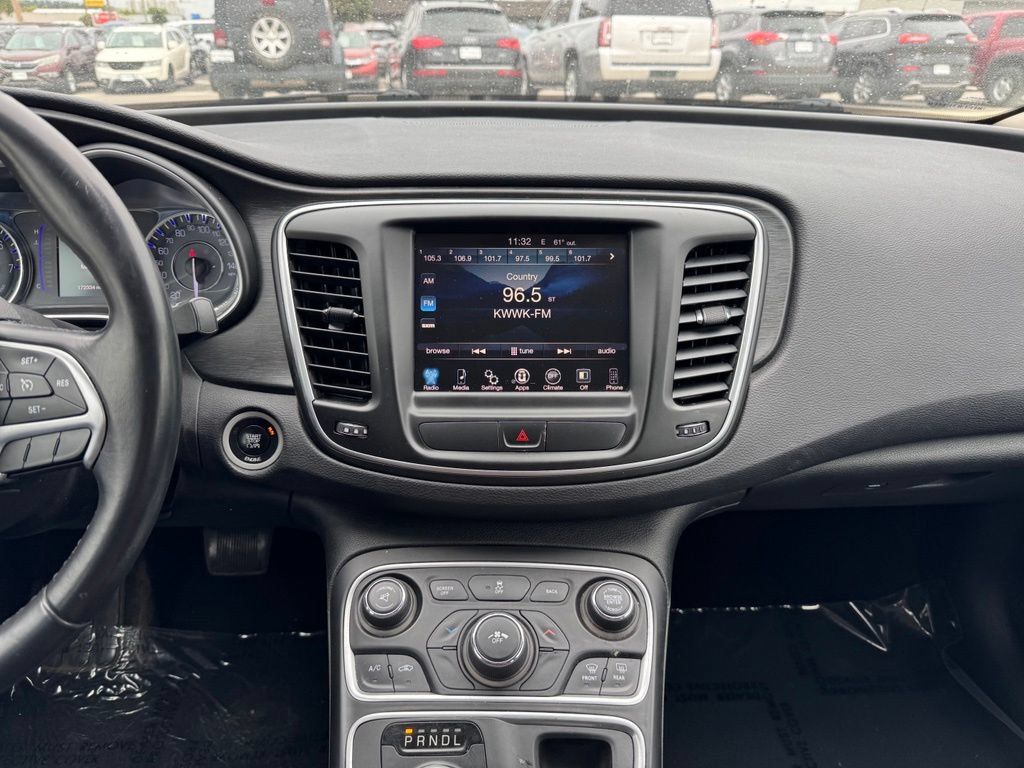 Used 2015 Chrysler 200 Limited w/ Convenience Group FWD image 2