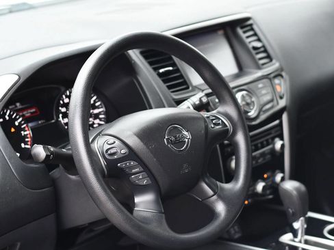 Used 2018 Nissan Pathfinder S image 13