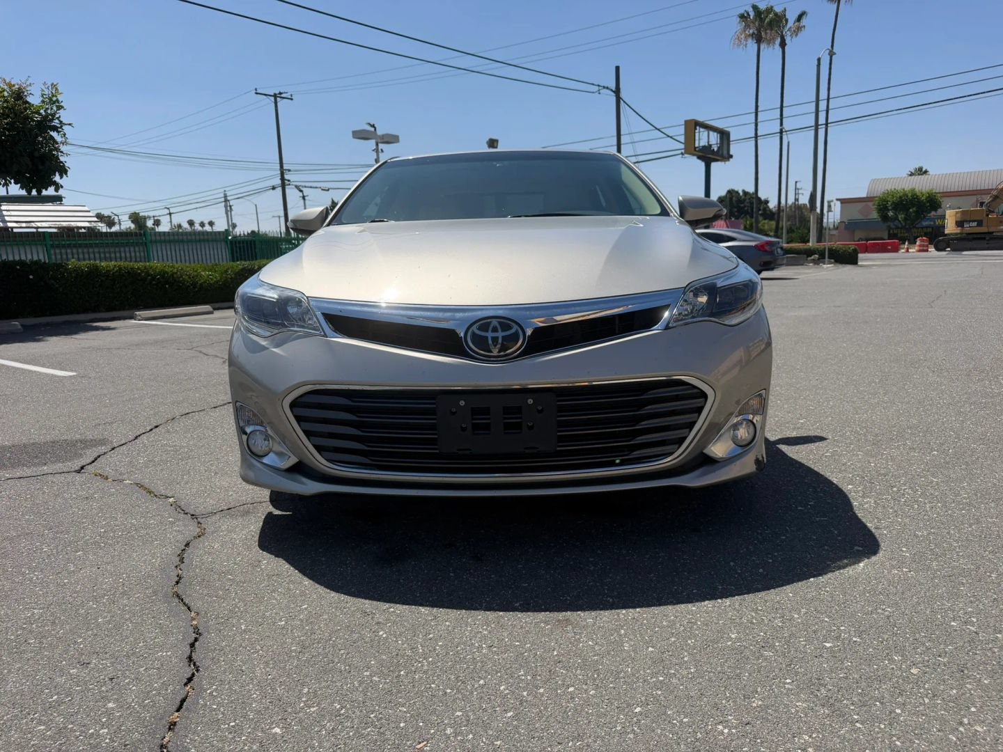 Used 2013 Toyota Avalon Limited w/ Technology Pkg FWD image 2