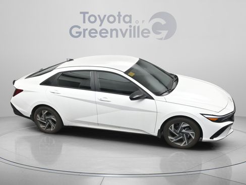 Used 2025 Hyundai Elantra Sport FWD image 17