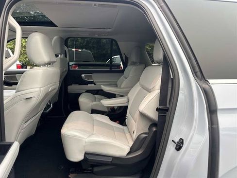 Used 2025 Ford Expedition Max Platinum w/ Driver's Package AWD/4WD image 30