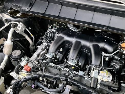 Used 2025 Nissan Pathfinder SV image 33