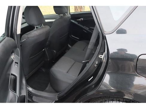 Used 2010 Pontiac Vibe w/ Sun And Sound Package image 10