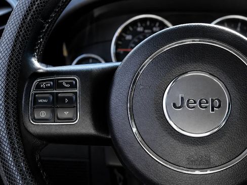 Used 2017 Jeep Wrangler Unlimited Sport w/ Connectivity Group AWD/4WD image 12