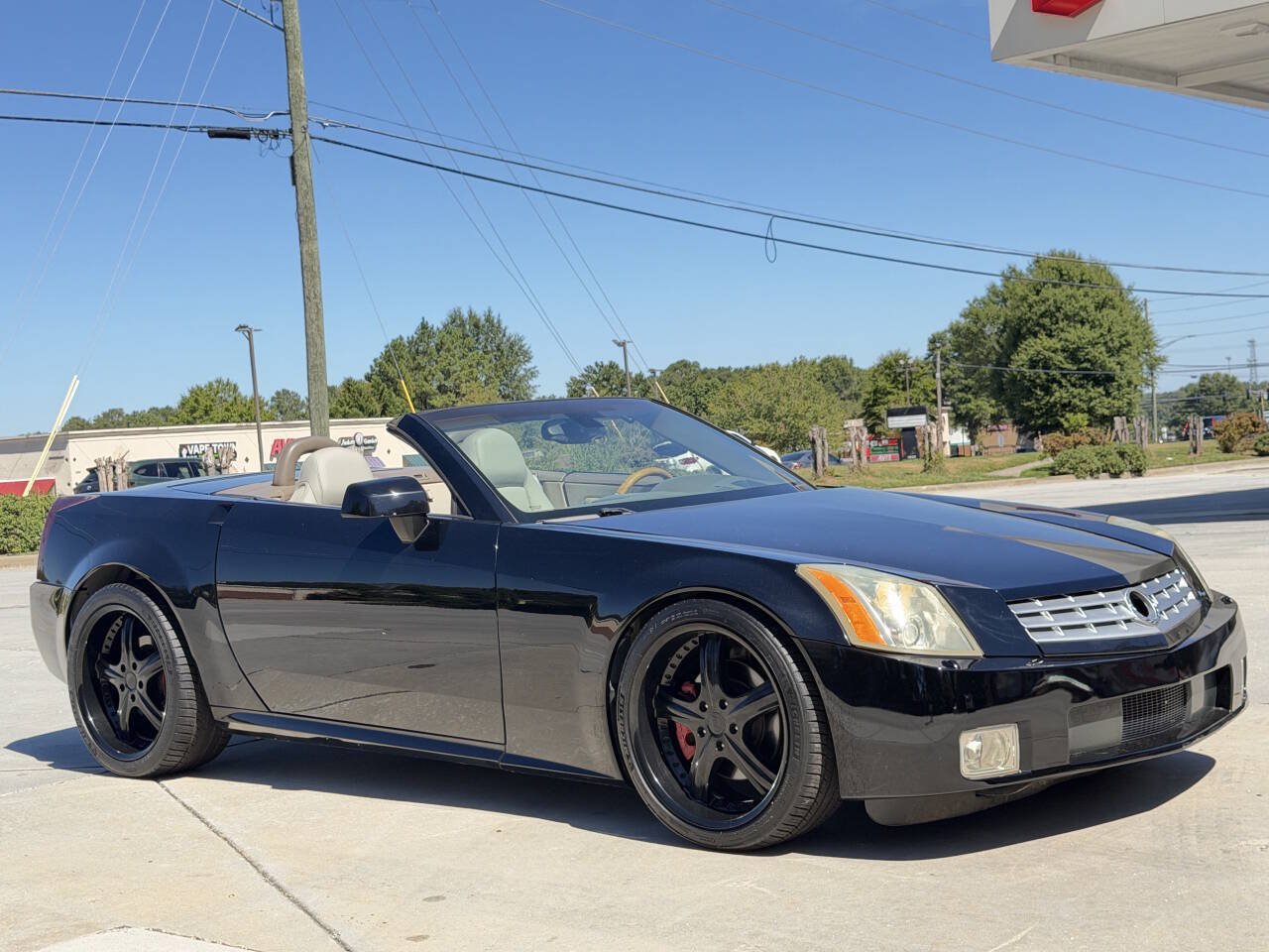 Used 2004 Cadillac XLR RWD image 3