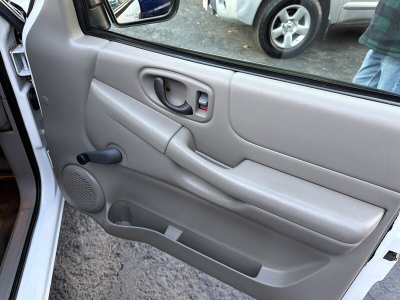 Used 2002 Chevrolet S10 Pickup 2WD Extended Cab image 21