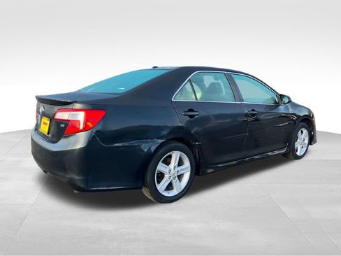 Used 2012 Toyota Camry L image 8