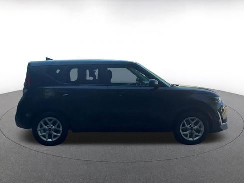 Used 2025 Kia Soul LX w/ LX Technology Package FWD image 17