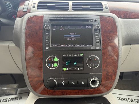 Used 2009 Chevrolet Suburban LT w/ Luxury Package image 17