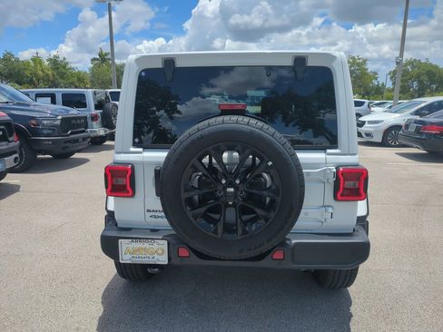Used 2025 Jeep Wrangler Unlimited Sahara w/ Safety Group AWD/4WD image 7