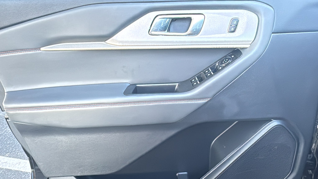 Used 2025 Ford Explorer Active RWD image 18