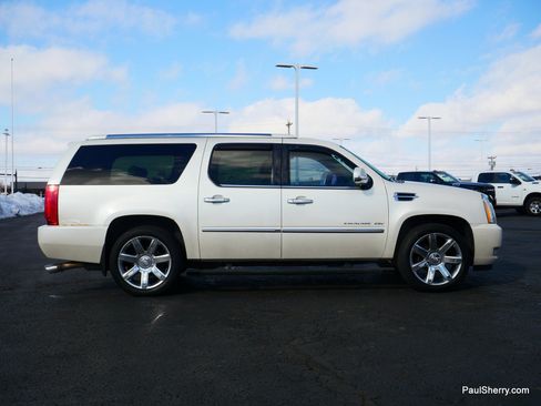 Used 2011 Cadillac Escalade ESV Premium image 15