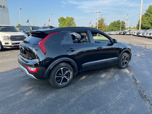Used 2023 Kia Niro LX FWD image 7