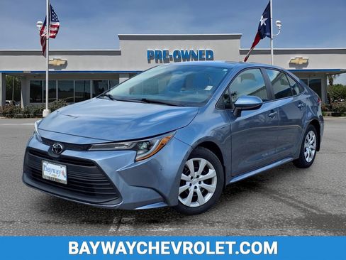Used 2025 Toyota Corolla LE FWD image 1
