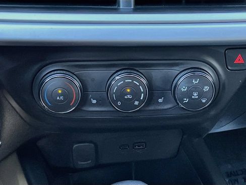 Used 2025 Chevrolet Trax RS w/ Driver Confidence Package FWD image 15