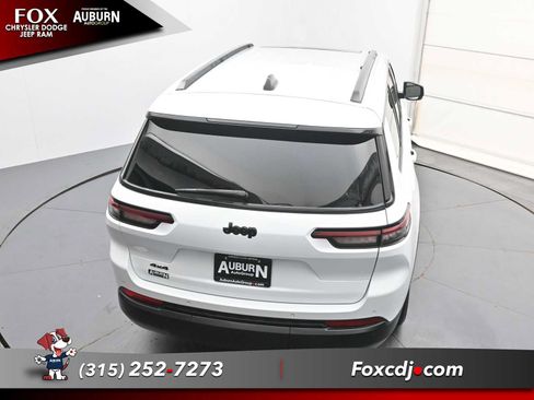 Used 2023 Jeep Grand Cherokee L Altitude AWD/4WD image 32