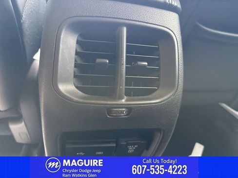 Used 2019 Jeep Cherokee Limited AWD/4WD image 33