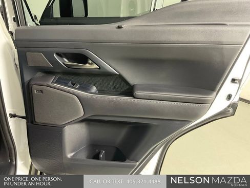 Used 2024 Lexus GX 550 AWD/4WD image 25