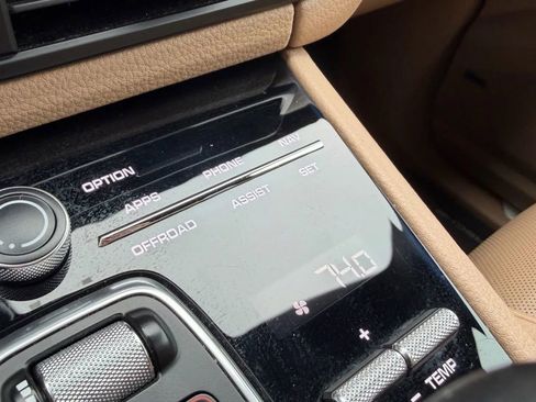 Used 2019 Porsche Cayenne S w/ Premium Plus Package image 43