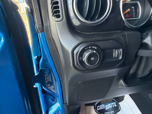 Used 2023 Jeep Wrangler Unlimited Sahara AWD/4WD image 8